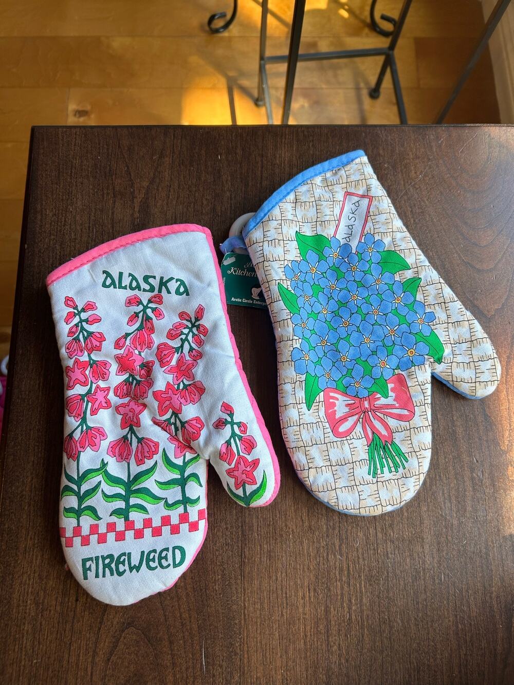 Alaskan Kitchen Collection floral oven mitts by Arctic Circle